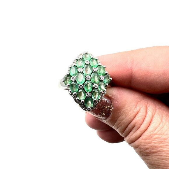 Elegant Green Gemstone Silver Ring - Picture 4 of 7